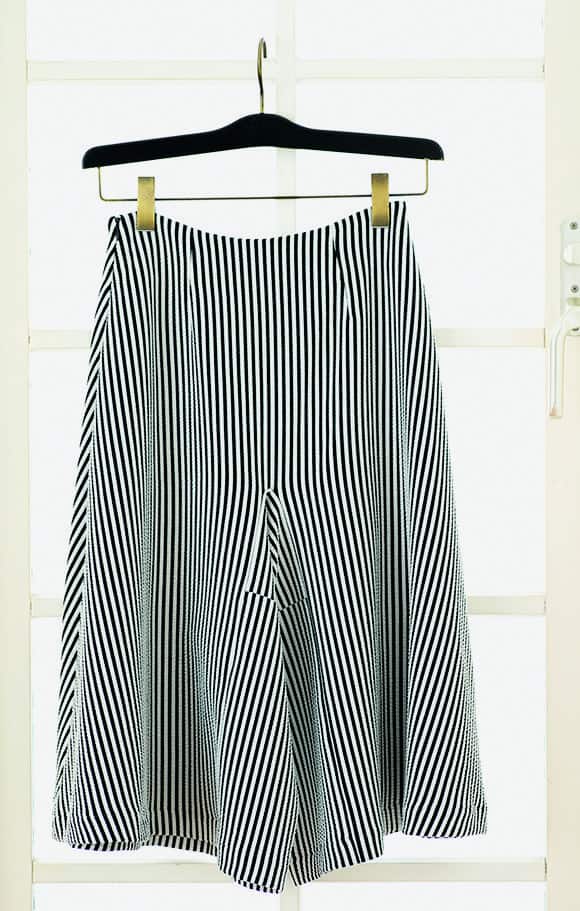 最近買ったのは、「ギャルリー・ヴィー」のインポー トのキュロットスカート。「コンパクトな袖無しカ ットソーなどを合わせて、すっきり着たい」