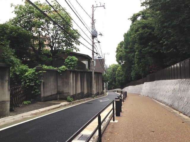 白山駅から小石川植物園脇の坂道を通って。