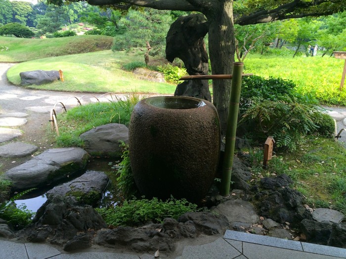 江戸の豪商の邸宅跡と言い伝えられ、明治期に完成した清澄庭園。入園は午後4時半までなので早めに訪れましょう。