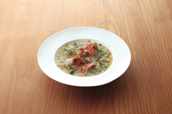 香味野菜のハーモニー、優しく深い味わいの絶品スープ。