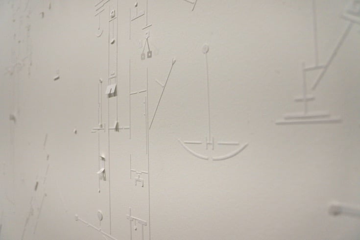 ウルグアイ館のマルコ・マギー。鉛筆と紙だけで広いパビリオン内の壁を埋め尽くしてました。こういうの好き。