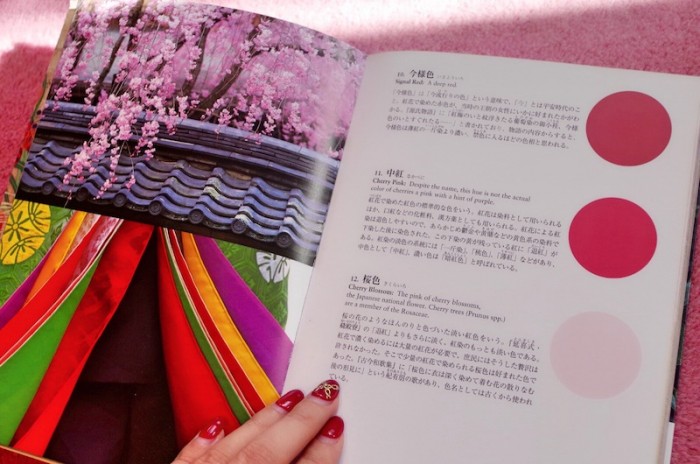 日本の四季折々の風景・風俗写真との取り合わせも美しい『日本の伝統色』(パイ インターナショナル)。