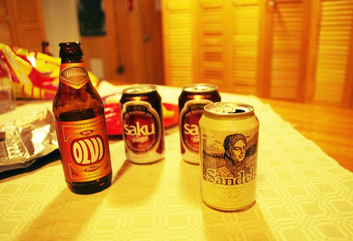 宴のビールの抜け殻。フィンランド人はビールも大好き! かなりの種類の国産ビールがあって、選ぶのも楽しい。