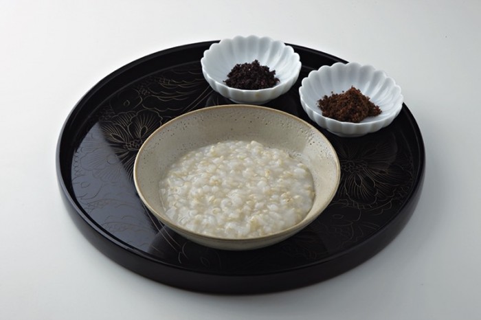お粥は日本のポタージュ。玄米のお粥は、ビタミン、 ミネラルが豊富。ことのほか、気に入っている。