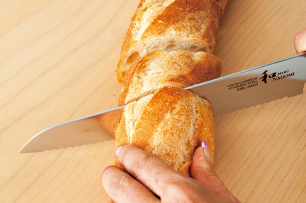 硬めのバゲットもサクッと切れるので、パンくずがほとんど出ない。