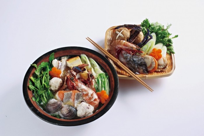 野菜がたっぷりの鍋は脂質オフ食の優等生。具は低脂質の魚介で。