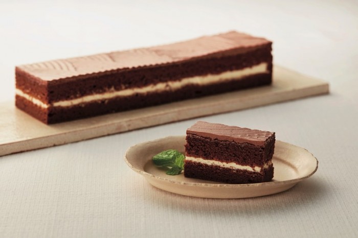 糖質制限チョコレートケーキ プレミアムリッチ1本(280g) 3,000円 問 ルーヴ空港通り店