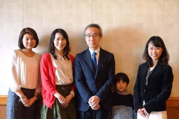 左から、島津仁美さん、浦上夏菜子さん、田中成人社長、大場繭美さん。