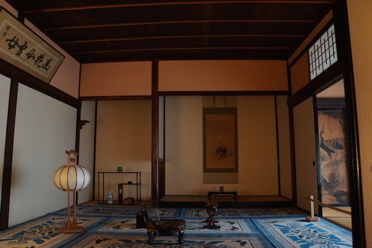 かつて石見銀山でもっとも栄えた古い商家である重要文化財・熊谷家住宅。幕末〜明治初年の姿に復元され、湯治の生活を伝える。