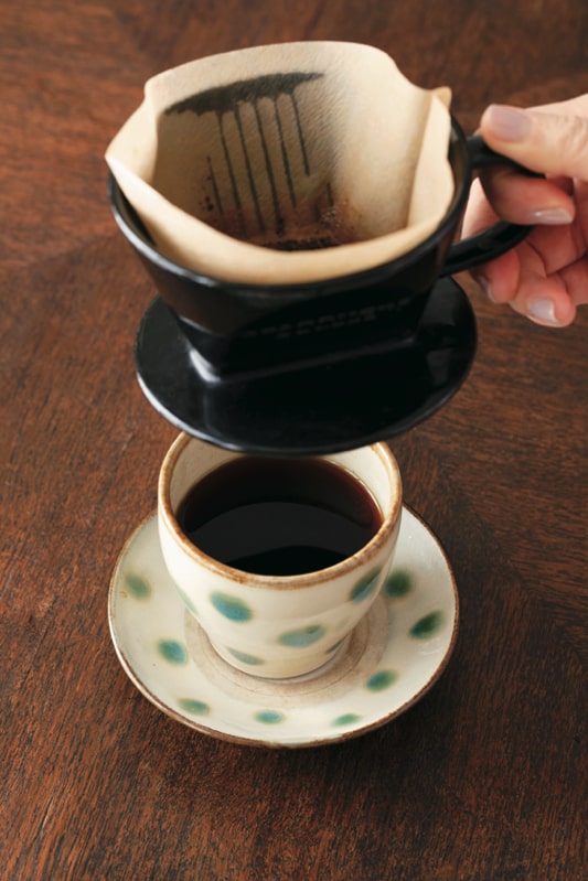 手軽なので、一人用のコーヒードリッパーを湯呑に置いてコーヒーを淹れる。