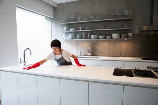 料理家・藤井恵さんの「汚れ未満」で落とすスピード掃除。