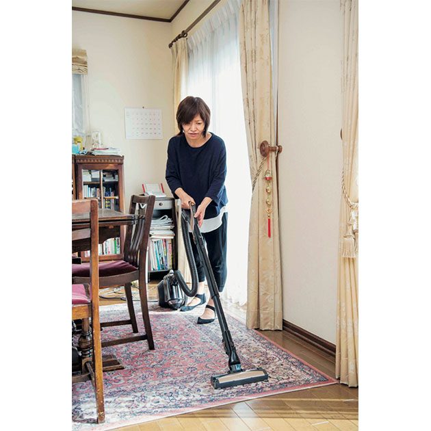 軽さ、吸引力、取扱いやすさ。コード付き掃除機の賢い選び方