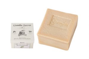 肝機能を整えるローズマリーを配合したソープ。植物素材のレシピはスイス銀行に保管され、門外不出。ガミラシークレット ローズマリー 約115g 2,300円（シービック TEL：03-5414-0841）