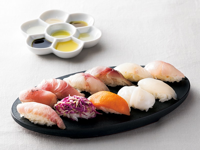 寿司を塩とオイルで食べると、 味覚の世界が広がってくる。