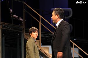 田中哲司×田中圭が出演の舞台『サメと泳ぐ』でドロドロの人間関係を怪演。