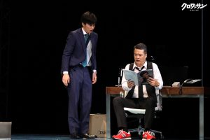 田中哲司×田中圭が出演の舞台『サメと泳ぐ』でドロドロの人間関係を怪演。