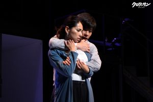 田中哲司×田中圭が出演の舞台『サメと泳ぐ』でドロドロの人間関係を怪演。