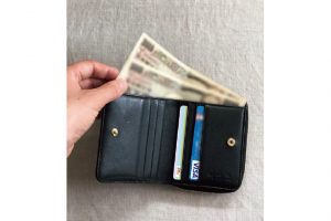 1. 週のはじめに財布に2万円を入れてスタート。この予算で、食費、外食費、日用品費、雑費などをまかなう。