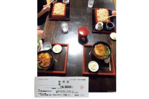 5. 予算の範囲内なら、外食もOK。この週は、週末に家族4人でおそば屋さんへ。