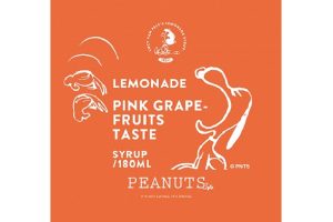 ホームメイドレモネード＜ピンクグレープフルーツ＞　180ｍｌ／1,300円 レモンにピンクグレープフルーツの甘酸っぱさがなつかしい、レモネードシロップ。 サイダーゼリーを加えたり、氷できりっと冷やして飲むのがおすすめ。© 2018 Peanuts Worldwide LLC