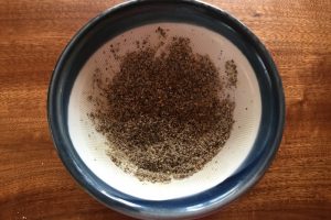 3.	えごまと塩をすりつぶし、