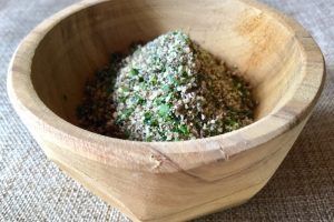 温かいご飯やおかずのつけ塩として頂く。