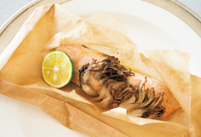 【秋鮭ときのこの紙包み焼き】病気予防に、アンチエイジングに。松見早枝子さんの魚菜レシピ。