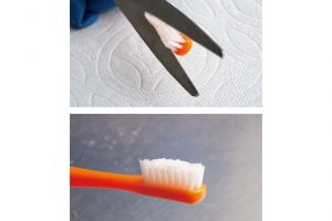 《7. 歯ブラシの毛先カットでパワーアップ》使い古した歯ブラシを万能な掃除用ブラシに変えるには、毛先を半分ほどカットすること。コシが強くなるので、汚れをゴシゴシこすって落としやすくなる。