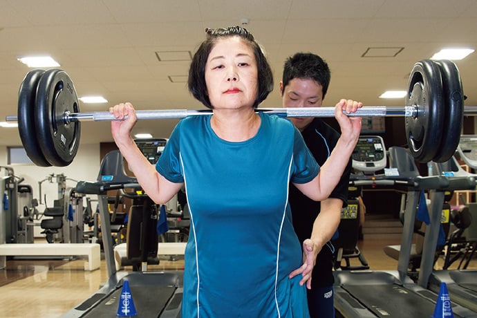 還暦からの体形維持は、「食べる＋鍛える」の二本柱で。