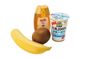 朝はバナナを1本。あるいはビタミン、酵素たっぷりの果物と乳製品をジュースで簡単に。