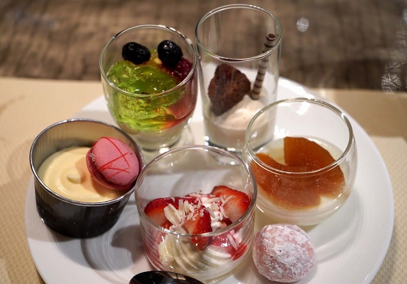大きなデザートアイランドも登場。新宿・京王プラザホテル スーパーブッフェ「グラスコート」がリニューアルオープン！