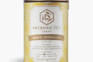 『MARVEL MARMALADE（マーベル マーマレード）』（2,700円、65g）柚子と生姜の風味を煎茶と焙じ茶に掛け合わせた、マーマレードのような味わいのブレンド。砂糖や蜂蜜を加えても美味しく楽しめそう。原料：有機緑茶、有機焙じ茶、（以下すべて有機栽培）オレンジピール、ジンジャー、天然柚子香料