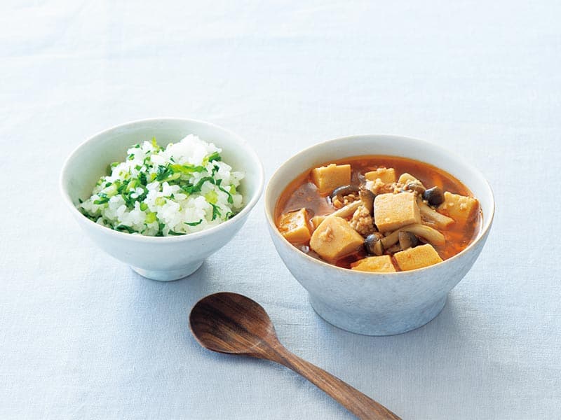 【高野豆腐ときのこの麻婆スープ+かぶの葉ごはんのレシピ】ワタナベマキさんのがんばらない料理。