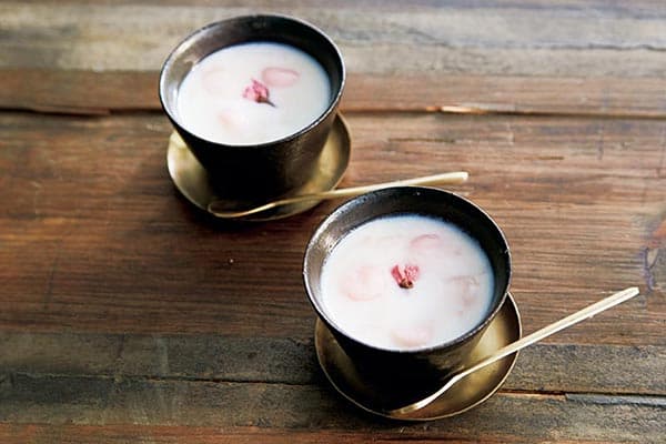 【桜ミルクの変わりしるこ】身近な材料と道具でできる！「ユイミコ」の和のおやつレシピ。