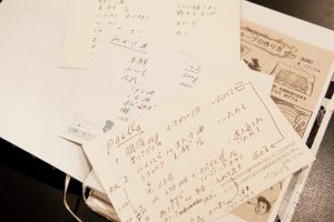ターセンさんの手描きのレシピカードは、料理教室や本で見たものなどの試作を重ねた自信作。新聞だけでなく、料理マンガの切り抜きも!
