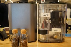 ドライヤーとサイクロン掃除機を合わせたような内部構造。