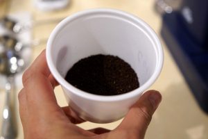 中粗挽きにします。