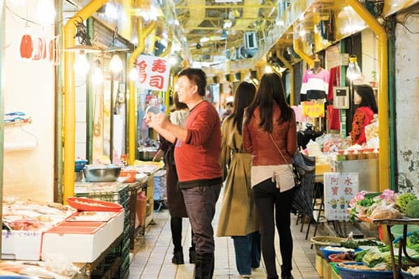 【台湾・東三水街市場（ドンサンスエジエシーチャン）】雨の日も楽しめる、歴史あふれる台所市場を散策する。