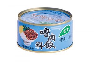 台湾人のソウルフードが手軽に再現できる魯肉飯缶詰（70元）。野菜炒めにかけても美味。