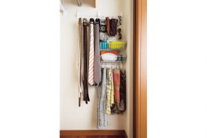 クローゼットの限られた空間を、余さず活用するテクニック。