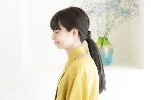 【動画付き】一つ結びでロングヘアをクリーンな印象に。【大人のアレンジヘア】