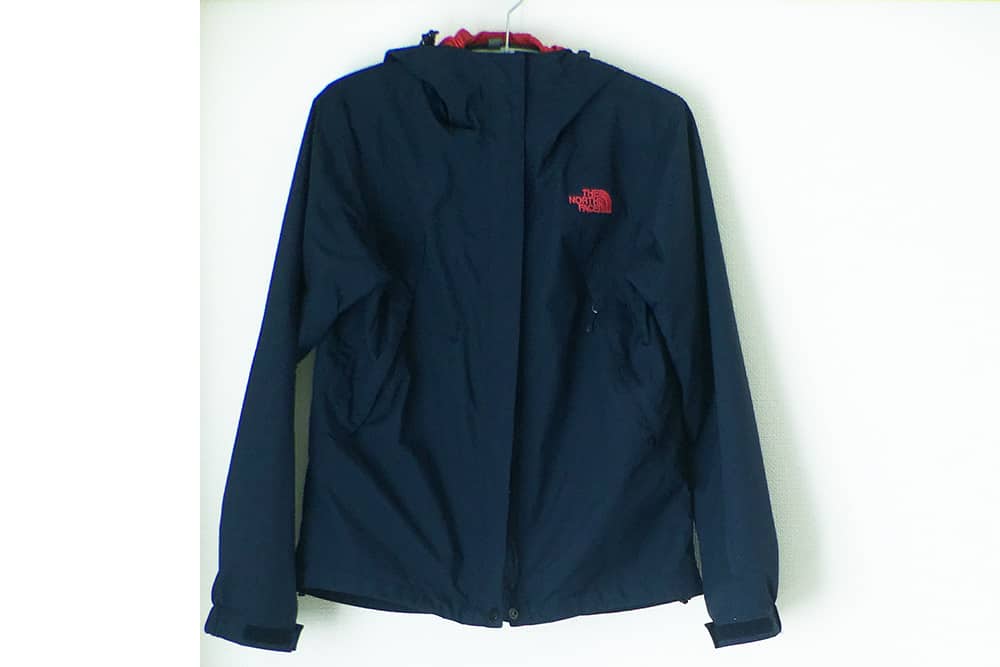 【買ってよかったもの】ひとり一着買うべき、雨の日の味方『ノースフェイス』のジャケット。
