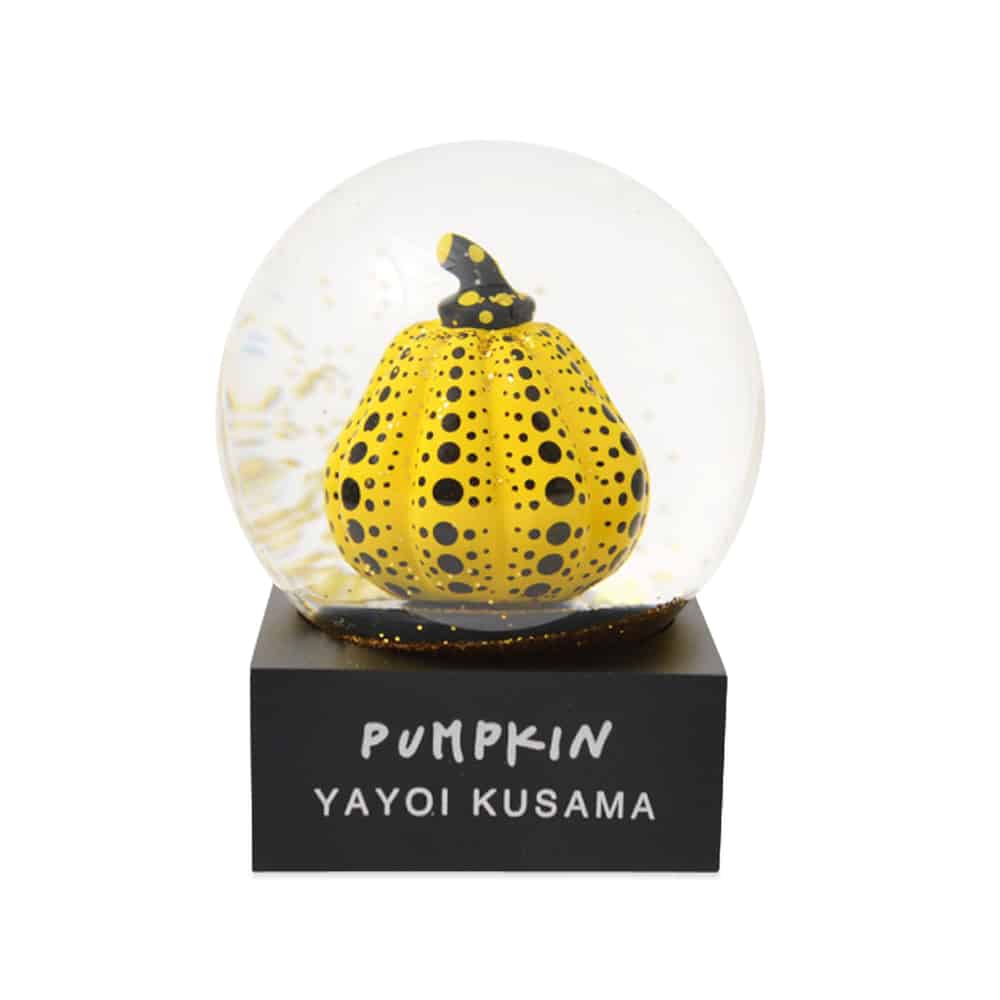 草間彌生作品のスノードームがMoMAデザインストアで先行発売中
