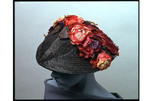 ポール・ポワレ「帽子」（1913年ごろ、神戸ファッション美術館蔵）