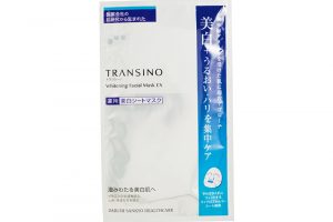 美白効果に加え、ハリや潤いも与える。トランシーノ薬用 ホワイトニングフェイシャルマスクEX ［医薬部外品］ 20ml×4枚 1,800円※編集部調べ（第一三共ヘルスケア TEL.0120-013-416）