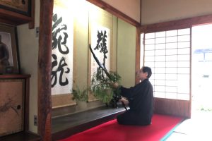 室礼師 清水南龍　花師（華・書・写真）、室礼師。御寺泉涌寺別院雲龍院客殿挿花担当。