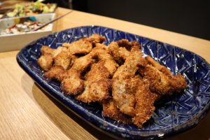 イノシシのカツ。美味しく調理してくれるからと、岩井窯にはたくさんの食材が集まってくるそうです。