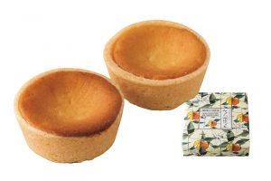 濃厚なチーズとニューサマーオレンジの酸味がバランスのいいチーズケーキ。「みかんの花咲く丘 ベイクドチーズ（6個入り）」1,328円。