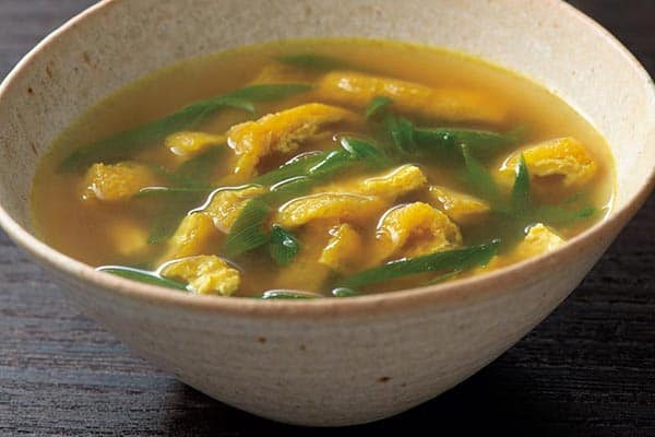 小平泰子さんの油揚げを使った健康スープのレシピ。