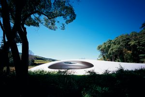 豊島美術館　撮影・鈴木研一 Teshima Art Museum　Photo:Ken’ichi Suzuki